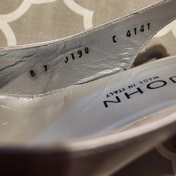 St. John Silver Pumps Heels Made in Italy - Picture 13 of 16